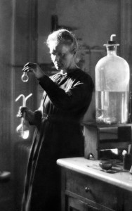 Marie Curie dans son laboratoire